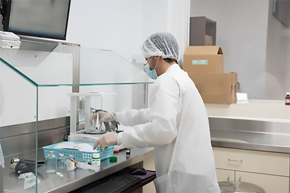 Differences between Compound and Commercial Pharmacies